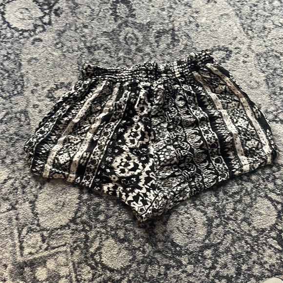 Shorts - Picture 3 of 3